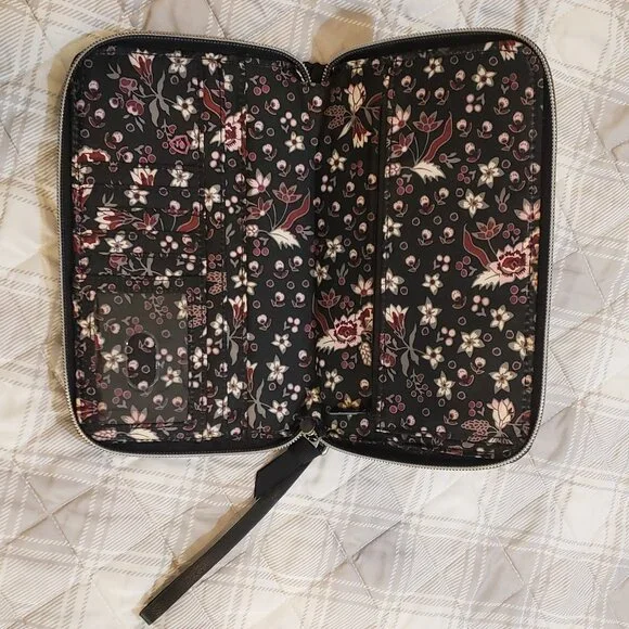 Vera Bradley - RFID On the Go Black Wristlet - Performance Twill - Picture 3 of 4